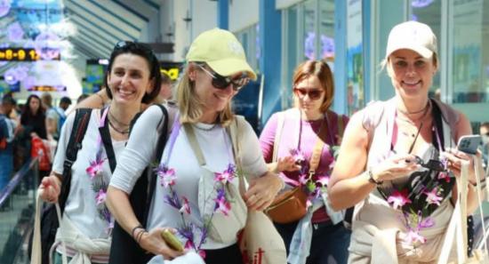 SL Welcomes 94,041 Tourists in First 11 Days